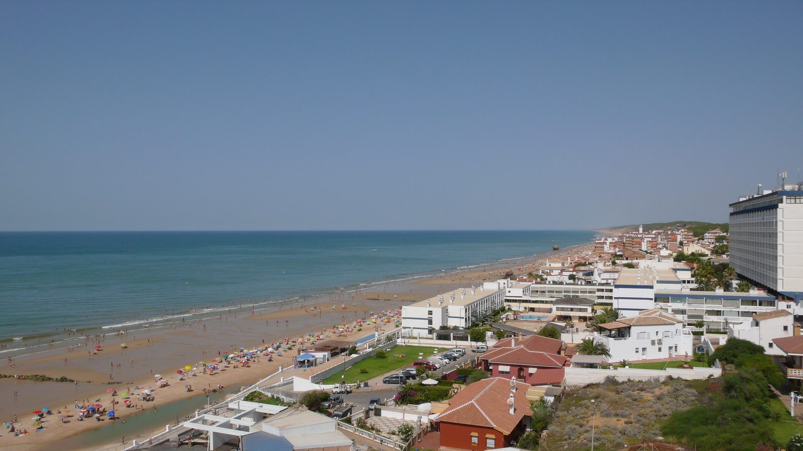Vista panorámica de la playa y el núcleo de Matalascañas